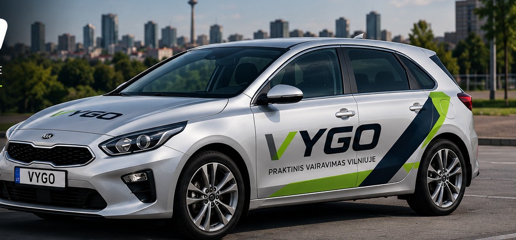 Sidabrinio Kia Ceed su VYGO apipavidalinimu dizaino vizualizacija, be ženklo ant stogo
